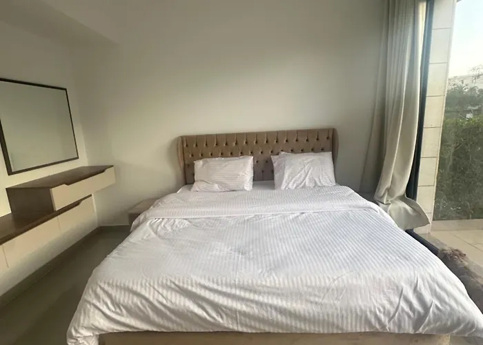 G Cribs 2br